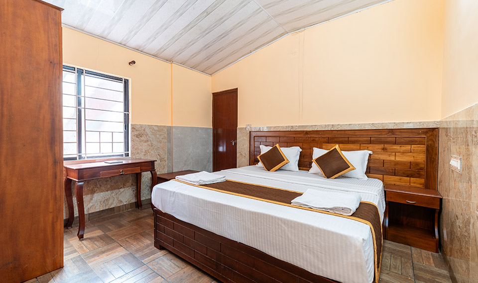 Prestige Holidays Munnar- Deluxe Room