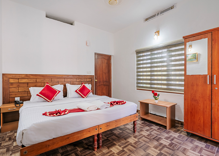Prestige Holidays Munnar- Deluxe Room